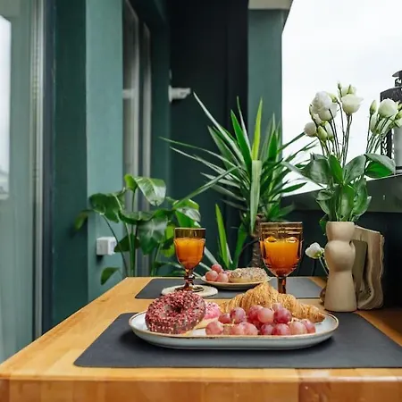 12 - New Building & Parking Bukareszt