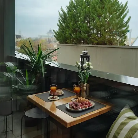 12 - New Building & Parking Bukareszt