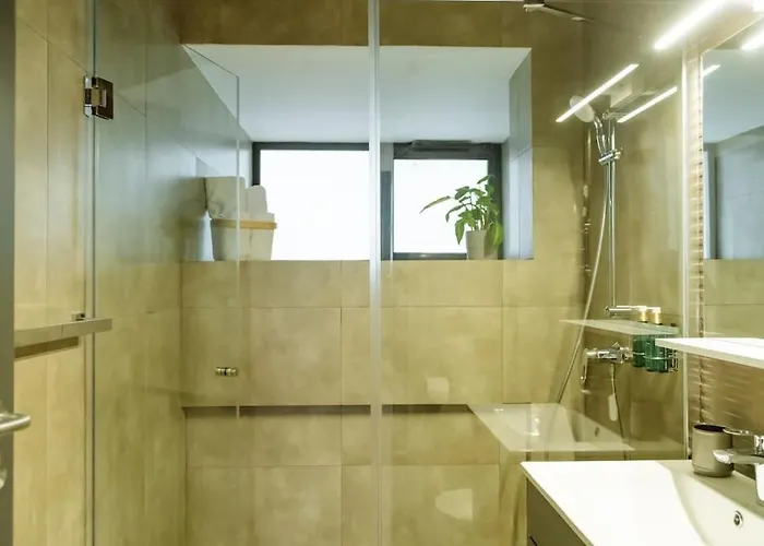 12 - New Building & Parking * 부쿠레슈티