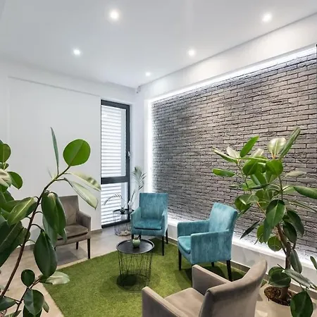 Apartment 12 - New Building & Parking *